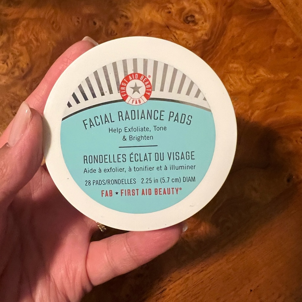 First Aid Beauty Facial Radiance Pads
